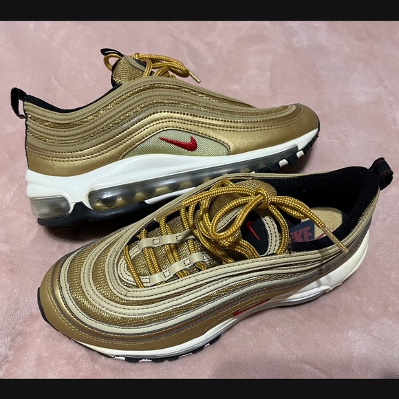 Nike - Picture 2 of 4